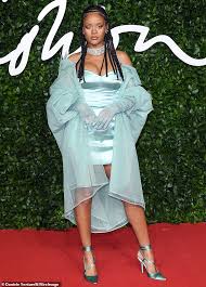 See more of rihanna on facebook. Rihanna S Amazon Documentary To Be Released In Summer 2021 Daily Mail Online