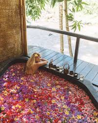 Video panas bule rusia di puncak gunung batur bali i mountain public agent mihanika69 подробнее. Chiarabarrasso The Balinese Flower Bath At Fivelements Ubud Interieur Maison Design Deco Maison Interieur Idee Voyage