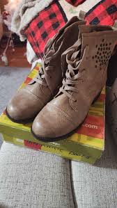 New in box Size 9.5 Looks gorgeous