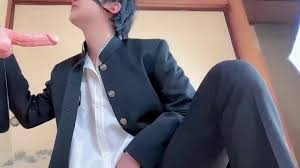 El estudiante de la escuela secundaria de Yankee da un sexo oral mientras  se desconecta su polla completamente vertical para los aliados para