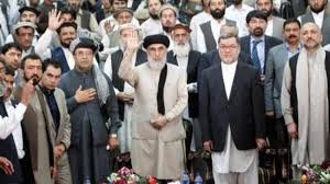 أبو سياف هو لقب مؤسس الجماعة، واسمه عبد الرزاق الجنجلاني، وهو من مسلمي جنوب الفلبين ومن جزيرة باسيلان بالتحديد ينتمي لقبيلة التاسوك، درس العلم الشرعي في جامعة أم القرى في مكة المكرمة وتخرج. Ù…Ù† Ù‡Ùˆ Ø¬Ø²Ø§Ø± ÙƒØ§Ø¨ÙˆÙ„ Ø§Ù„Ø°ÙŠ Ø¹Ø§Ø¯ Ø¨Ø¹Ø¯ 20 Ø¹Ø§Ù…Ø§