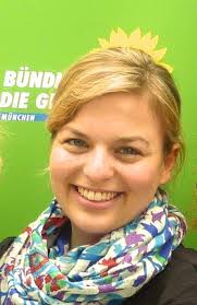 Katharina Schulze von den Grünen musste lange warten: Wegen Computerproblemen konnten die Stimmen für den Münchner Bezirk Milbertshofen erst spät ausgezählt ... - Schulze_02