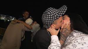 MR STIVEN SE BESA CON MARIANA ZAPATA | MR STIVEN - YouTube