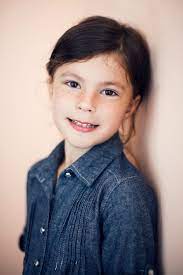 Creative Children Portraits In Studio Girls Photography And Outfits Ideas Portrait Girl Kids Portraits Girl Photography