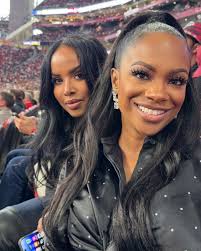 Feliz cumpleaños a mi chica TAG! 🥳 Hemos creado algunos recuerdos  increíbles y compartido incontables risas. Estoy muy agradecido por la  diversión, las conversaciones profundas y todo lo que hay en el