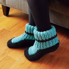 In this video i show how i knit a christmas tree skirt out of bulky weight yarn. Bulky Knit Slippers