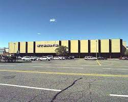 The box office was originally in front of the theatre. Stern S Exterior Sunrise Mall Massapequa Ny 1 Sunrise Mall Sunrise Exterior