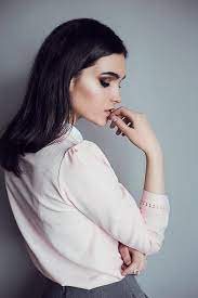 Andreeaiancu Com Beauty Portrait Studio Indoors Natural Light Diffuse Fa Photography Poses Women Studio Photography Fashion Studio Photography Poses