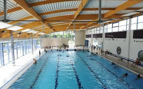 Ris Orangis Des Fraudeurs Menacent La Caissiere De La Piscine Le Parisien