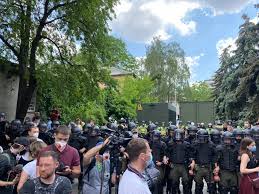 Кроме дела о похищении, апелляция которая в понедельник рассматривалась в суде, его также обвиняют в умышленном убийстве человека. Delo Sternenko Siloviki S Primeneniem Sily Zaderzhali Neskolkih Chelovek I Pobili Nardepa
