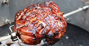 Spanferkelkeule Vom Drehspiess Bbqpit De Gegrilltes Essen Drehspiess Schweinshaxe Grillen