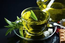 Green tea contains 2% to 4% caffeine, which affects thinking and alertness, increases urine output, and may improve the function of brain messengers important in parkinson's disease. Khasiat Teh Hijau Yang Tak Ramai Tahu Bukan Menguruskan Badan Je Islam Itu Indah
