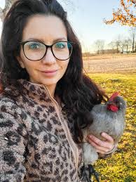 Chicken 'n Bowling is dead. It was a casualty of the COVID-19 outbreak, for  sure. But the cause of the two-year-old nightspot/ chicken joint/ bowling  alley's demise may also have been tied