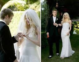 Avril Lavigne Deryck Whibley Celebrity Wedding Inspiration Celebrity Weddings Wedding Dresses Instyle Weddings
