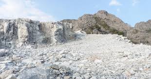 The rock comprises primarily of chemical compound calcium carbonate (caco 3) in the form of calcite which is yet again a type of a mineral. Limestone Chemistry Resource Rsc Education