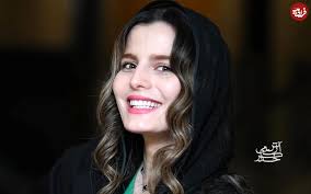 عکس| سفر زمان؛ چهرۀ «غزاله اکرمی» 19 ساله، 6 سال قبل از بازی در سریال «سوجان»