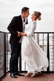 Bereits nach drei monaten ziehen sie in eine gemeinsame wohnung und noch während der einweihungsparty nimmt lisa den charmanten. Erste Hochzeit Fotografieren Ultimative Hochzeitsfotografie Anleitung