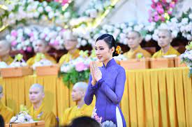 Ví dụ chi đi hát, ngoại trừ chi phí đi lại, ăn ở khách sạn…thì thù lao mẹ chi đều nhận đủ thay cô bé. Ba Máº¹ Nhi Angela PhÆ°Æ¡ng Trinh Tai Xuáº¥t Háº¿t Tháº£m Há»a Nhan Sáº¯c Xinh Ä'áº¹p Báº¥t Ngá» Bao NgÆ°á»i Lao Ä'á»™ng