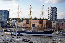 Die Viermastbark Peking ist zurück in Hamburg und wird zum neuen maritimen  Wahrzeichen der Stadt