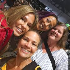 On Sunday, @wineyogalove & I took a fun little Reno road trip to watch our  friend @justmo2u compete in the @legionsportsfest bikini competition. Disa  and I shopped the expo before Michelle took