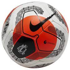 Of a circumference of between 68 cm (27 ins) and 70 cm (28 ins) between 410 g (14 oz) and 450 g (16 oz) in weight at the start of the match. Nike Premier League Skills Mini 19 20 Fussball Ball Weiss Goalinn