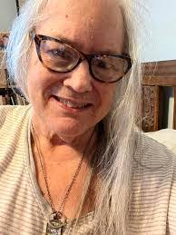 Gwen Travis's Instagram, Twitter & Facebook