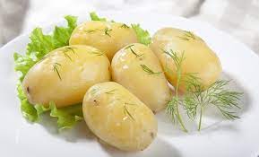 O jumatate de piept de pui fierbe cartofii, taie oul cubulete si pieptul de pui bucati cat mai mici. Valori Nutritionale Cartof Fiert Calorii Proteine Carbohidrati Si Grasimi Klorii