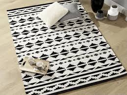 Tapis style scandinave salon scandinave deco scandinave tapis tout doux tapis moelleux tapis géométrique tapis salon tapis noir et blanc. Devizas Neformalus Papludimys Tapis Blanc Noir Clarodelbosque Com