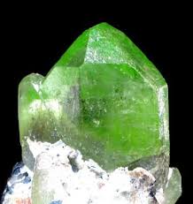 Pin By Kate L On Jewels And Gems 2 Peridot Crystal Crystals Crystals Minerals