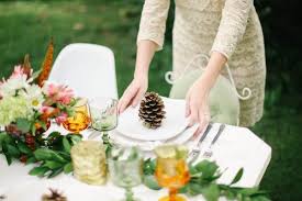 An early fall al fresco dinner party is the perfect way to transition to the new season. 5 Festive Fall Parties The Sweetest Occasion