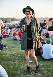 We did not find results for: Festivaloutfit Parka Mit Patches Zu Kleid Und Ankleboots Lavie Deboite Outfit Modestil Parka