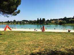 Au printemps, les fleurs roses du bergénia accompagnent les fleurs rose clair de la persicaire et jaune vif. Les Plans D Eau Et Les Bases De Loisirs Du Lot Et Garonne Guide Du Lot Et Garonne