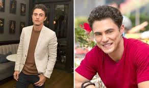 The comedy is partially based on kaling's childhood in the boston area. Never Have I Ever Cast Who Plays Paxton Meet Actor Behind Netflix Hit Tv Radio Showbiz Tv Express Co Uk