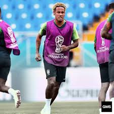 nejˈmaʁ dɐ ˈsiwvɐ ˈsɐ̃tus ˈʒũɲoʁ; Givemesport Neymar Jr Has A New Hair Style Facebook