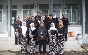 Edaran bupati bojonegoro tentang seragam asn / bupati sanusi terbitkan surat edaran tak pakaian seragam batik korps pegawai republik indonesia. Asn Brebes Mulai Kenakan Baju Adat Klik Warta