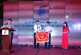 Công ty cổ phần Kinh doanh Gạch ốp lát Viglacera tổ chức lễ kỷ niệm 5 năm  thành lập và đón nhận Cờ thi đua của Bộ Xây dựng - Tổng công