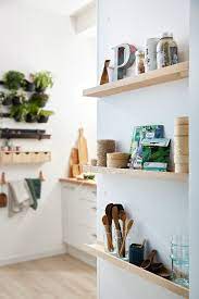 Elle évite de ranger la vaisselle que l'on utilise plusieurs fois par jour dans des placards pour la retrouver facilement. Epingle Sur Cuisine