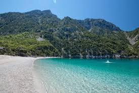 Στην παραλία super paradise, στη μύκονο βρέθηκε ο διάσημος σεφ, γκόρντον ράμσεϊ για τις ανάγκες των γυρισμάτων της εκπομπής «gordon, . Paralia 8apsa Sthn Eyboia Yperoxos Proorismos Gia Mpanio Konta Sthn A8hna