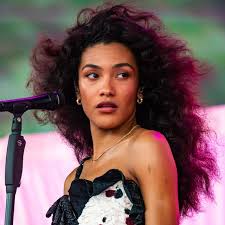 Margot Robbie Cut Off Her Beachy Lengths In Time For Summer