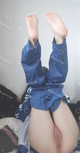 清纯学妹阿白萝莉 - Young woman reveals all for your desire