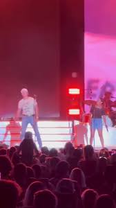 This past weekend #hillarylindsey got up onstage with @parkermccollum to  perform their song- his current radio single “Burn It Down”! We love this  one- and if you haven’t seen the music video yet, ...