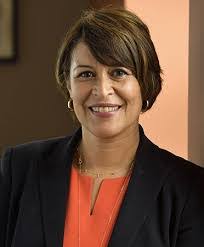 Kim Hewitt's Instagram, Twitter & Facebook