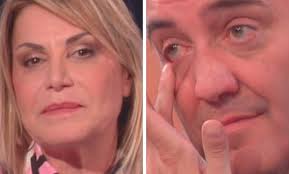Figlio di antonio giovanni battista terzi, celebre giornalista e vicedirettore del corriere della sera. Simona Ventura Fa Commuovere Il Fidanzato Grande Umanita Dietro Questi Occhi Da Cucciolone Perizona Magazine