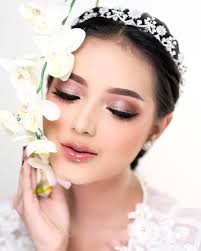 Introducing Laura Crown Simple yet elegant A solid piece of crown Suitable  for night party look Available for rent Contact us via whatsapp #headpiece  #sewaheadpiece #jualanheadpiece #headpiecehijab #headpiecewedding  #headpiecepesta #headpiecehandmade ...