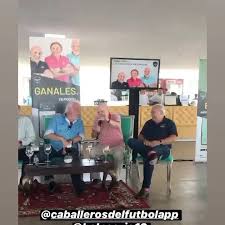 El exentrenador tiene 77 años y fue diagnosticado con neumonía. Coco Basile Posts Facebook