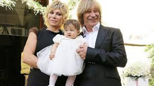 Enzo paolo turchi ( naples , july 19, 1949 ) is a dancer , choreographer and television personality italian. Carmen Russo E Maria Turchi La Figlia Di Enzo Paolo Turchi Divertimento In Piscina