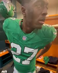 @outsidethenest_'s video Tweet