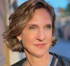 Amanda Zeis's Instagram, Twitter & Facebook