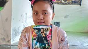 Yakinkan saya anak yatim piatu yang berguna pada bangsa agama saya sunyi tiada kawan tapi insyallah saya ada allah. Kisah Sedih Alvi Dalam 40 Hari Jadi Yatim Piatu Sang Ibu Wafat Setelah Jadi Petugas Kpps Tribunnews Com Mobile