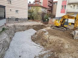 Ev alırken daha uygun fiyat ve esnek ödeme seçenekleri sebebiyle müteahhitler ve inşaat firmalarından konut satın almak avantajlı görülebilir. Gun Gun Insaat Hafriyat Nedir Insaat Muhendisi Emirhan Aydin